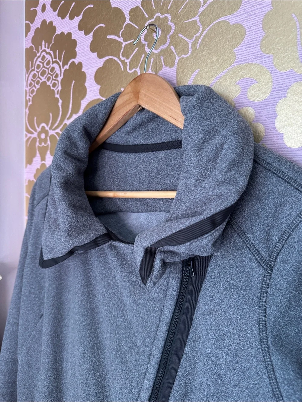 Lululemon Women’s Gray Asymmetrical Zip Jacket size 8
